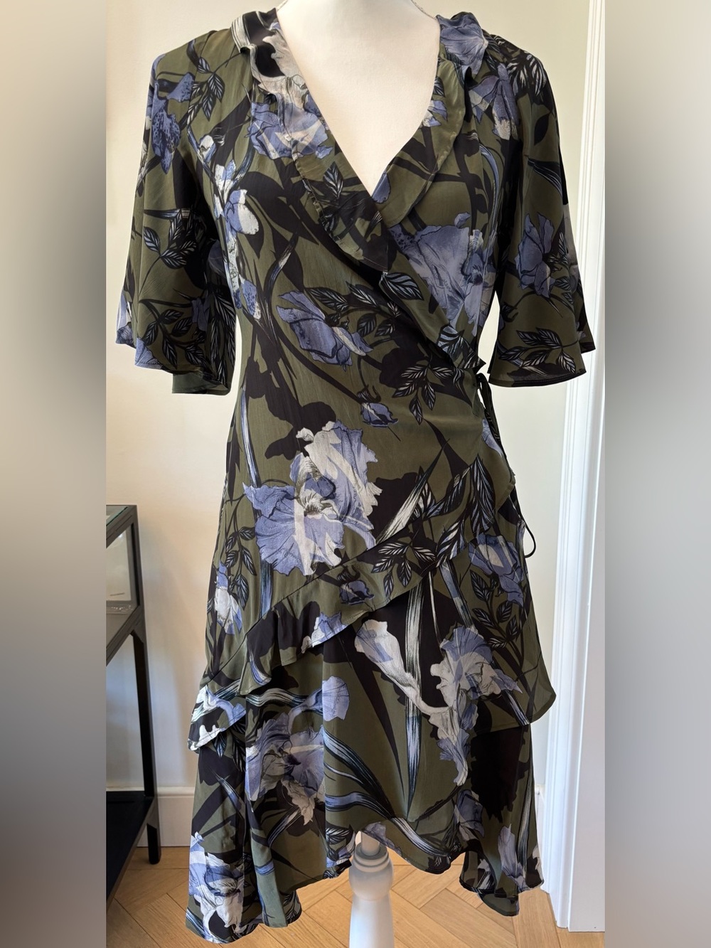 Floral Wrap Dress Size 4 Wedding, Cocktail, Resort, Party, Feminine, Garden